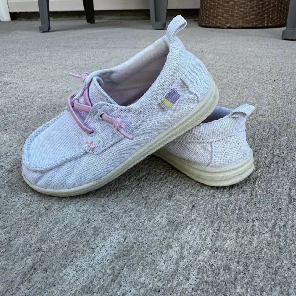 Toddler Casual White and Pink Shoes - Size 9 - Excellent Condition‎